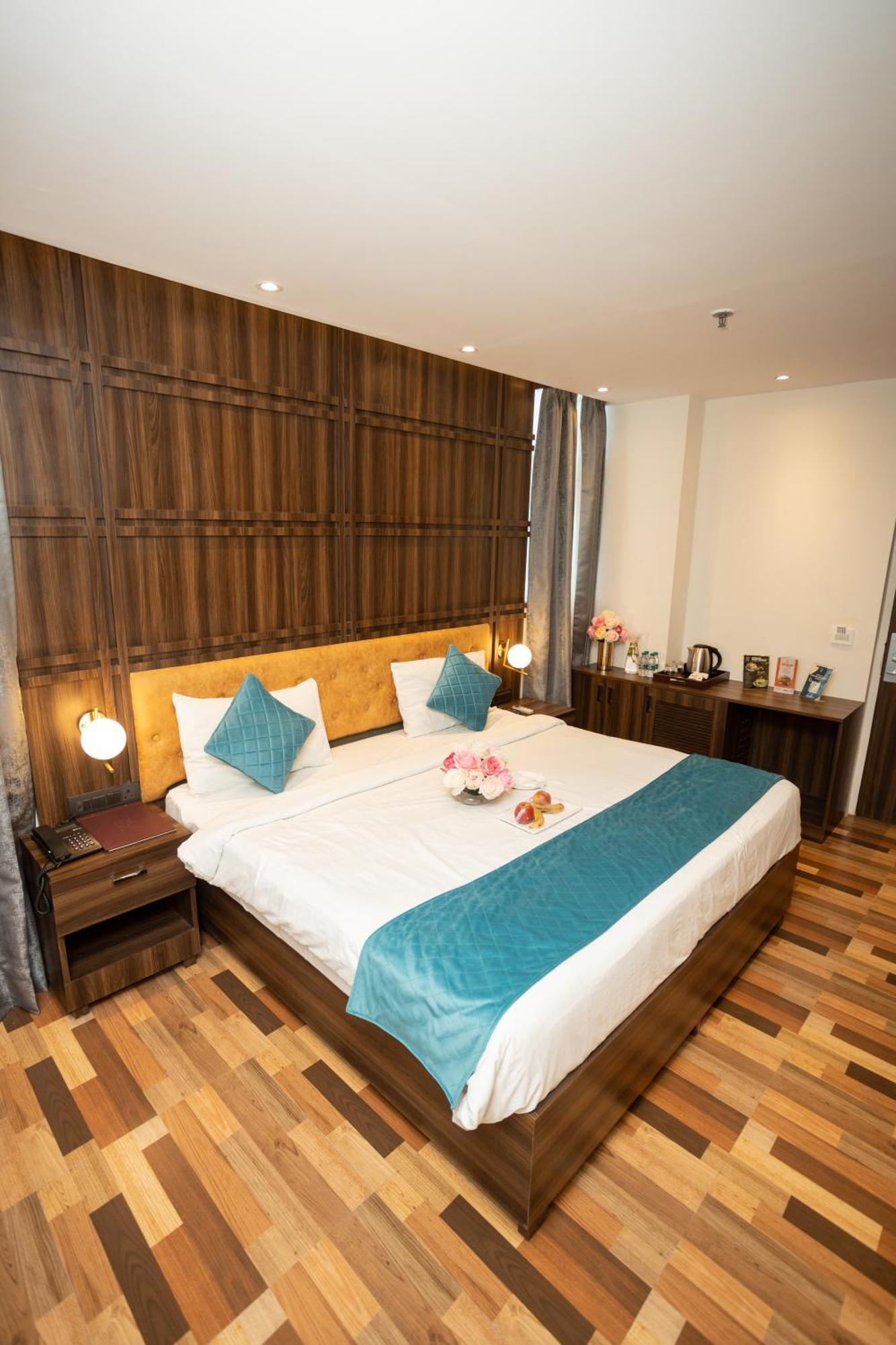 Hyphen Business Hotel Noida Exterior foto