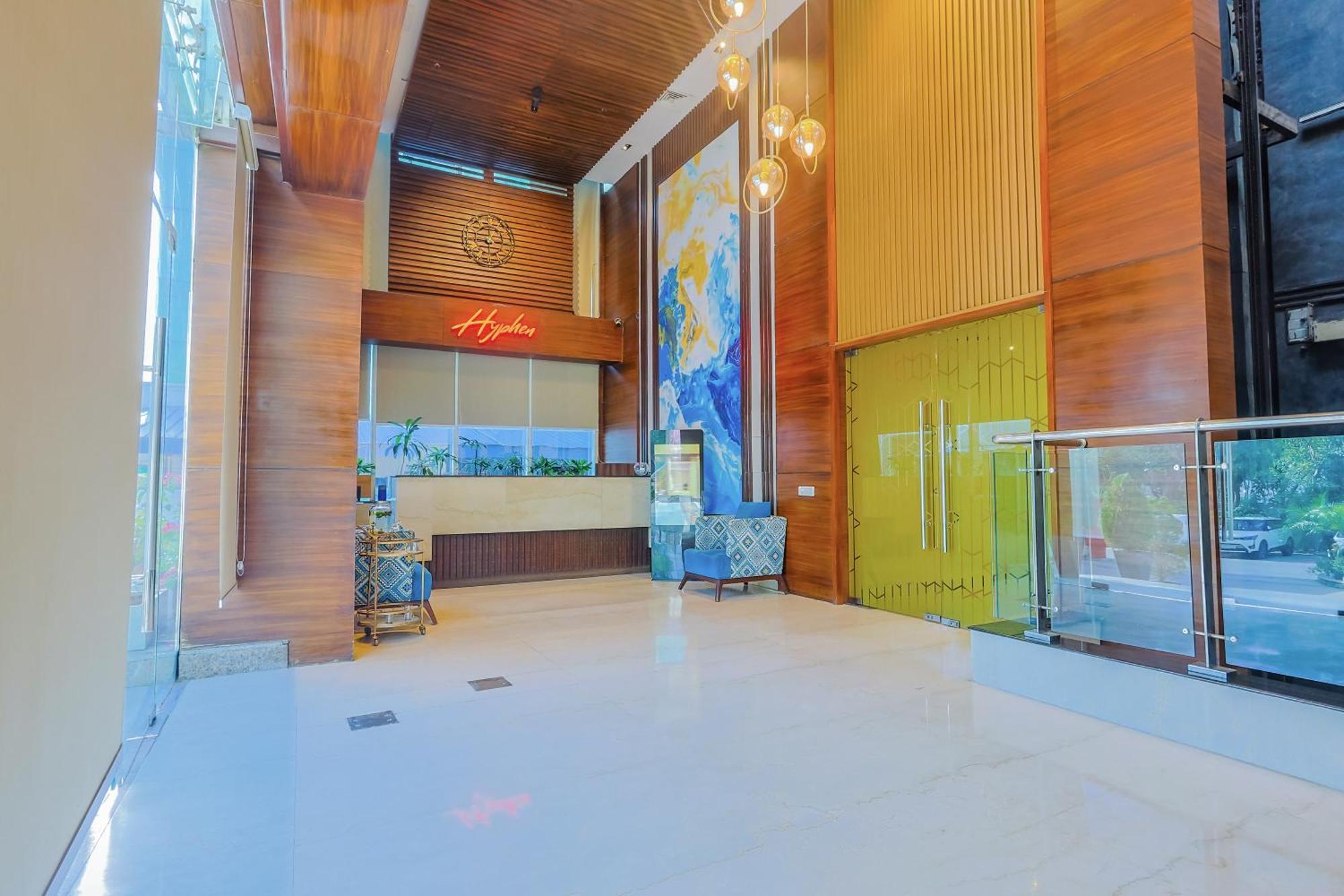 Hyphen Business Hotel Noida Exterior foto